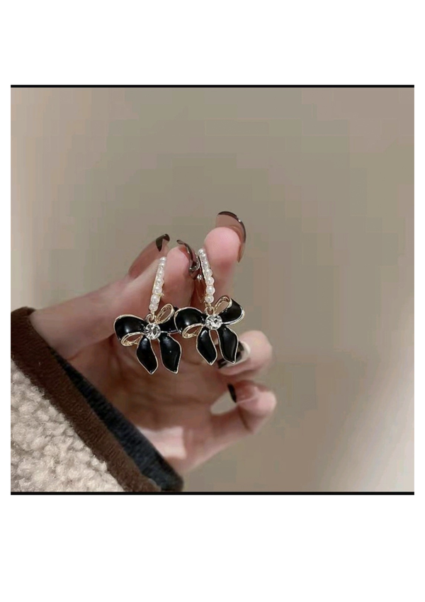 Nocturnal Bow & Pearl Drop Earring