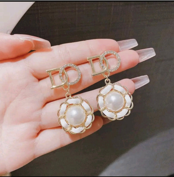 Vintage Charm Lattice & Pearl Drops earring