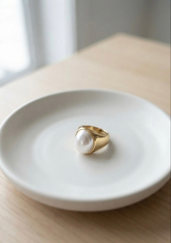 Classic Lustre Pearl Signet Ring